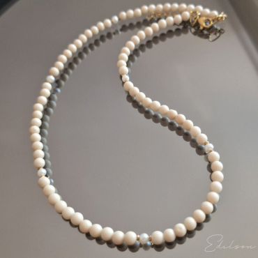 Krótki naszyjnik z kamieni rzecznych 02