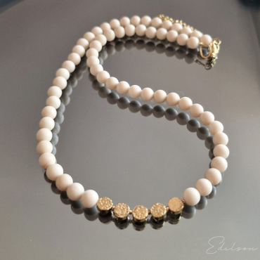 Krótki naszyjnik z kamieni rzecznych 03
