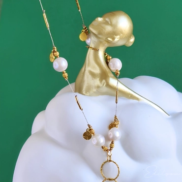 Naszyjnik z białymi perłami barokowymi 