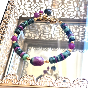 Bransoletka z zoizytów z rubinami